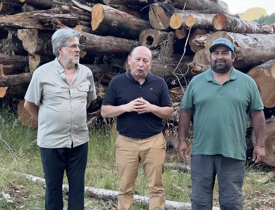 Adultos mayores de Paillahuinte recibirán metros de leña gracias a gestión municipal